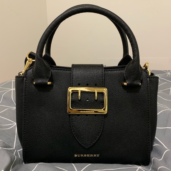 Burberry Handbags - Burberry buckle tote